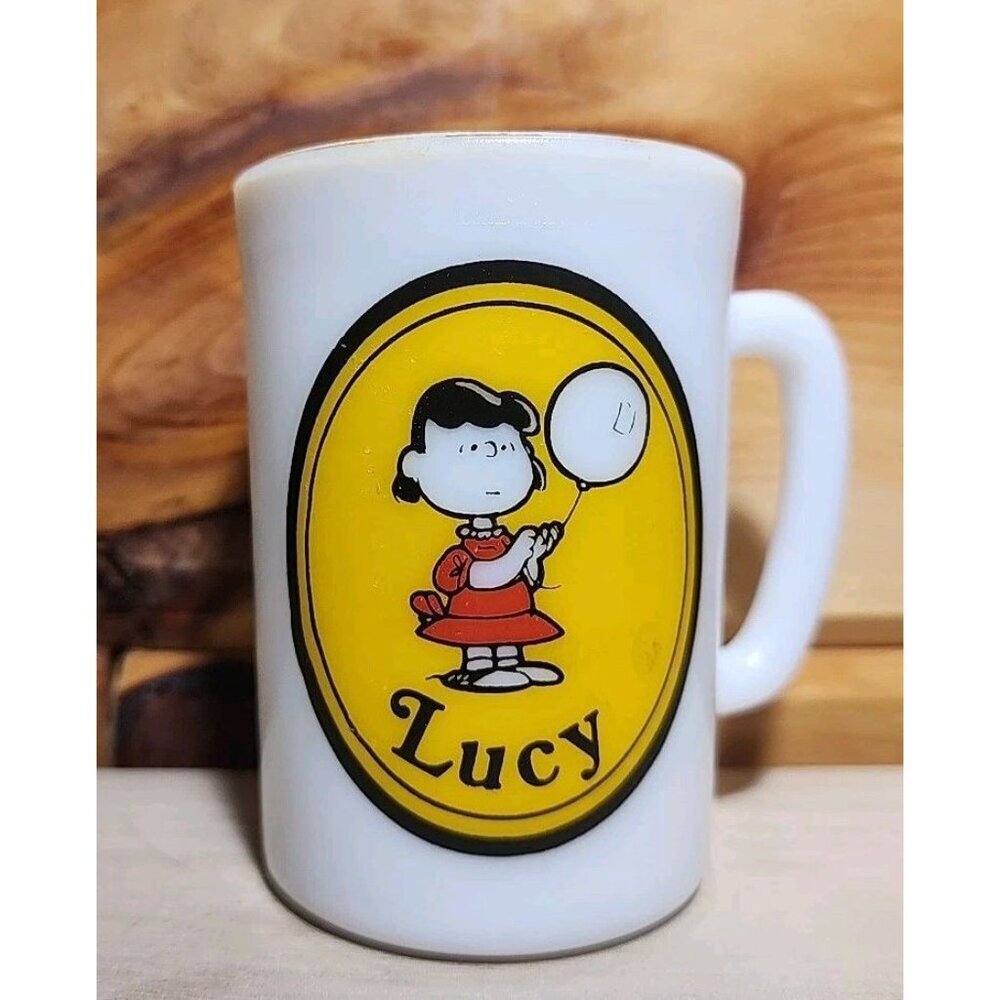 VTG 1969 United Features Avon Milk Glass Childs Cup Lucy Peanuts